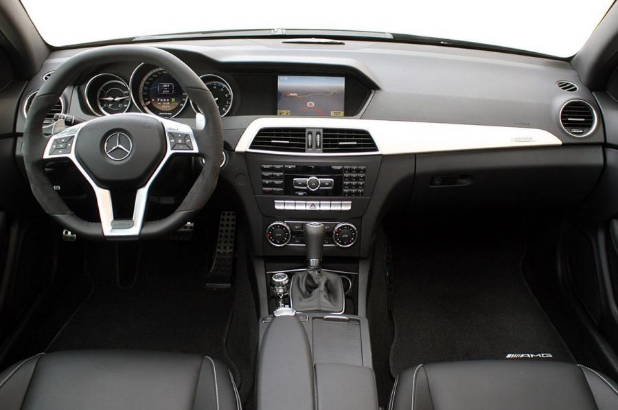  Mercedes-Benz C63 AMG Coupe 2012 года  (фото 54 из 113)
